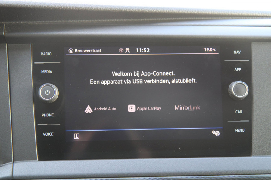 Volkswagen Transporter 2.0 TDI L1H1 30 / 3-Pers. / AppConnect / Nw Model