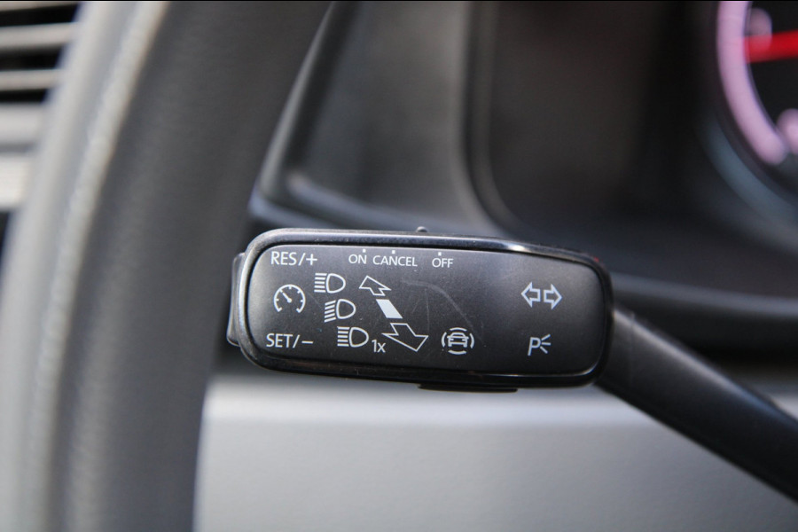 Volkswagen Transporter 2.0 TDI L1H1 30 / 3-Pers. / AppConnect / Nw Model