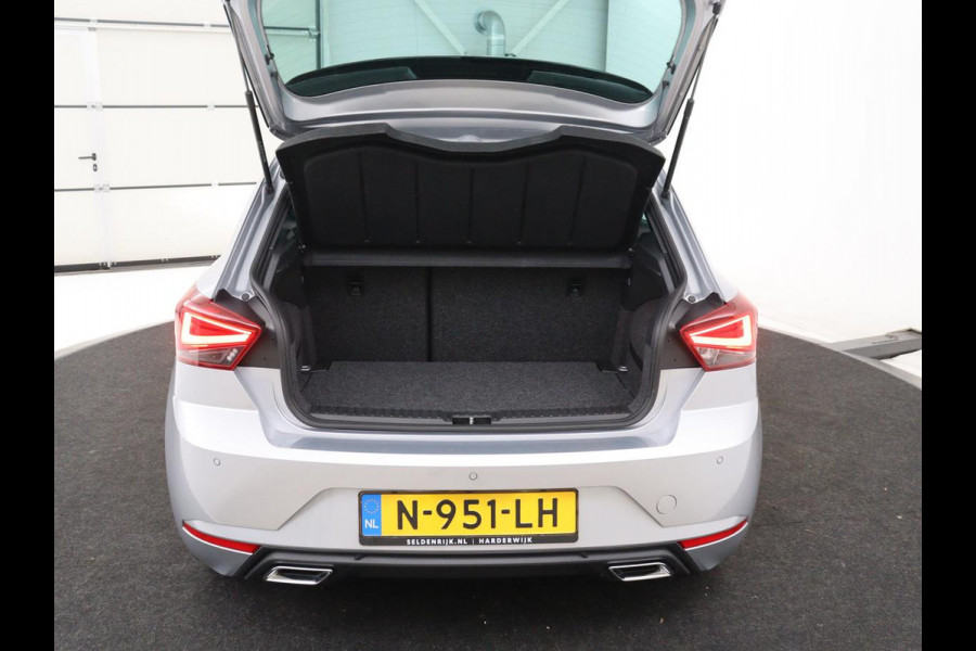 Seat Ibiza 1.0 EcoTSI FR Business Intense | Leder/alcantara | Adaptive cruise | Stoelverwarming | Carplay | Camera | Park assist | Climate control | Virtueel dashboard | 17" velgen