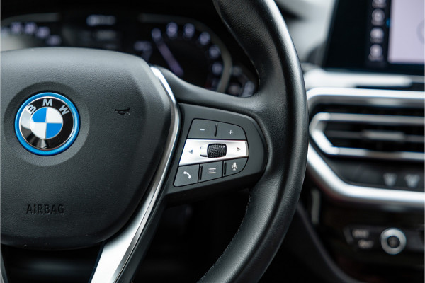 BMW X3 xDrive30e SOH 99% / LED / Camera / All-Season / Carplay /