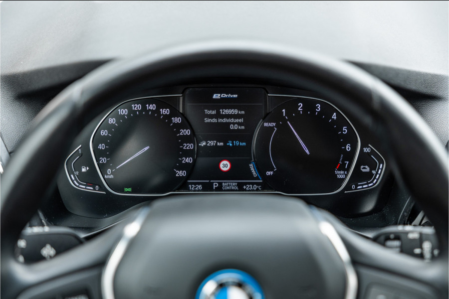 BMW X3 xDrive30e SOH 99% / LED / Camera / All-Season / Carplay /