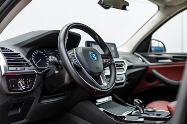 BMW X3 xDrive30e SOH 99% / LED / Camera / All-Season / Carplay /