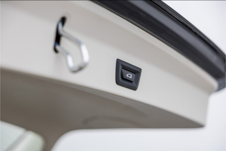 BMW X3 xDrive30e SOH 99% / LED / Camera / All-Season / Carplay /
