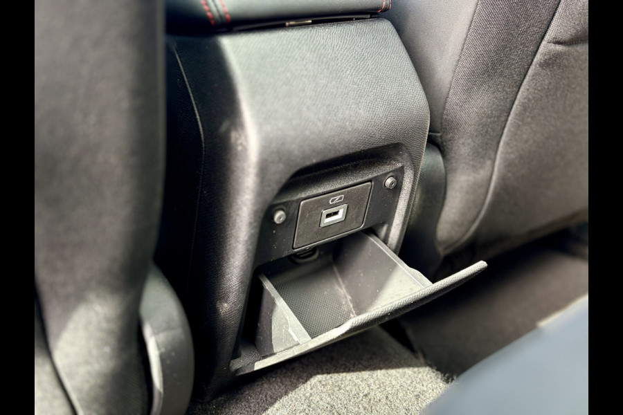 Peugeot 308 SW 1.2 PureTech GT-line Panoramadak | PDC V&A | Camera A | Apple CarPlay / Android Auto | Keyless