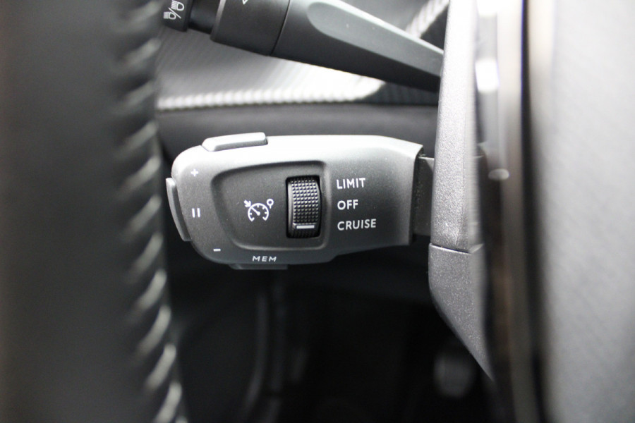 Peugeot 2008 1.2 PureTech Allure Adaptive cruise|Carplay|BTW