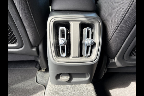 Volvo XC40 Recharge Plus SOH 92%| PILOT ASSIST ACC| ELEKTRISCHE ACHTERKLEP| DODE HOEK SENSOR |WARMTEPOMP| STOEL + STUURVERWARMING| ACHTERUITRIJCAMERA| RIJKLAAPRIJS INCL. 12 MND BOVAG GARANTIE|