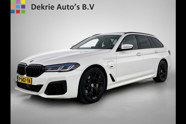 BMW 5 Serie Touring 530e M-Sport / Anniversary / X-Drive / / Harman Kardon / Panoramadak / Massagefunctie / Trekhaak / Leder-Sport / Apk 06-2028