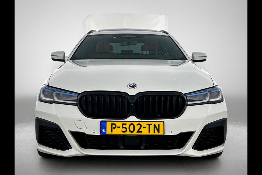 BMW 5 Serie Touring 530e M-Sport / Anniversary / X-Drive / / Harman Kardon / Panoramadak / Massagefunctie / Trekhaak / Leder-Sport / Apk 06-2028