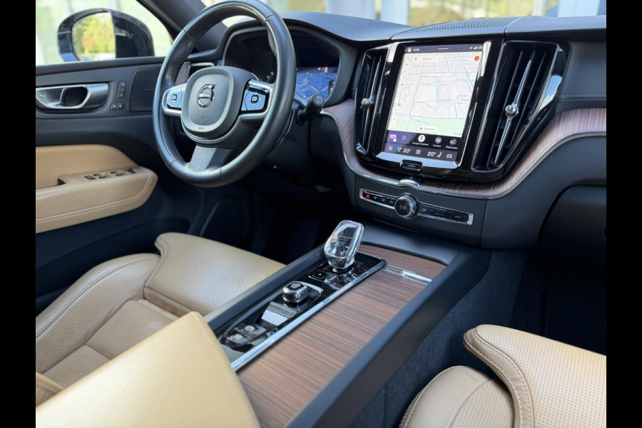 Volvo XC60 2.0 T8 455PK Plug-in hybrid AWD Ultimate Bright Pano|Luchtvering|Ventilatie|Pilot||H/K|HUD|Trekhaak|21"