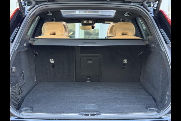 Volvo XC60 2.0 T8 455PK Plug-in hybrid AWD Ultimate Bright Pano|Luchtvering|Ventilatie|Pilot||H/K|HUD|Trekhaak|21"
