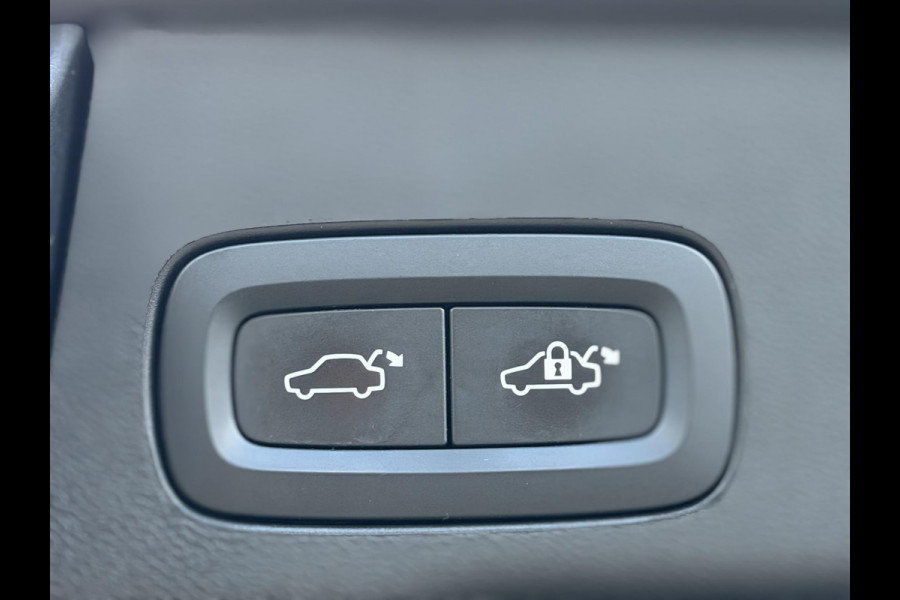 Volvo XC60 2.0 T8 455PK Plug-in hybrid AWD Ultimate Bright Pano|Luchtvering|Ventilatie|Pilot||H/K|HUD|Trekhaak|21"