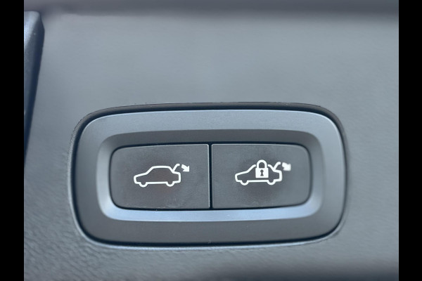 Volvo XC60 2.0 T8 455PK Plug-in hybrid AWD Ultimate Bright Pano|Luchtvering|Ventilatie|Pilot||H/K|HUD|Trekhaak|21"