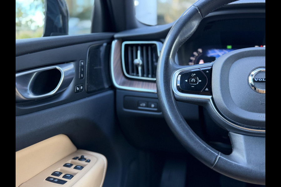 Volvo XC60 2.0 T8 455PK Plug-in hybrid AWD Ultimate Bright Pano|Luchtvering|Ventilatie|Pilot||H/K|HUD|Trekhaak|21"