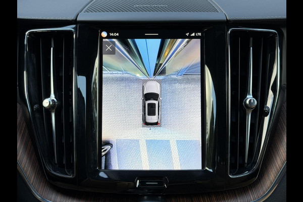 Volvo XC60 2.0 T8 455PK Plug-in hybrid AWD Ultimate Bright Pano|Luchtvering|Ventilatie|Pilot||H/K|HUD|Trekhaak|21"