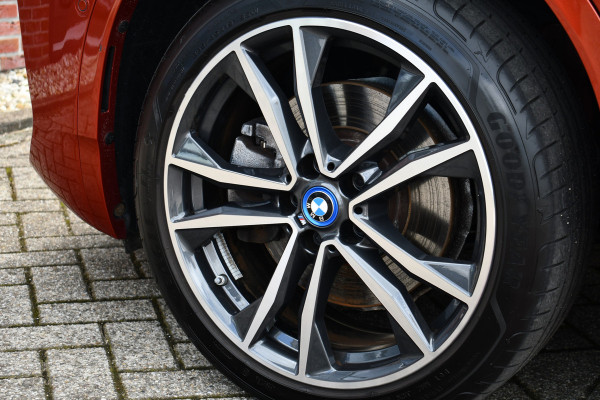 BMW X2 xDrive25e M-Sport | Pano | HUD | Sunset orange | 19 inch | Camera