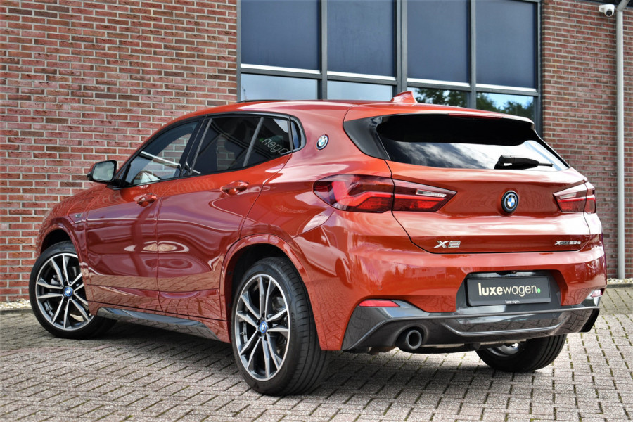 BMW X2 xDrive25e M-Sport | Pano | HUD | Sunset orange | 19 inch | Camera