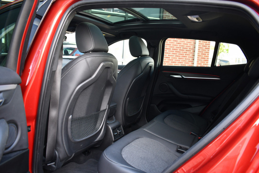 BMW X2 xDrive25e M-Sport | Pano | HUD | Sunset orange | 19 inch | Camera