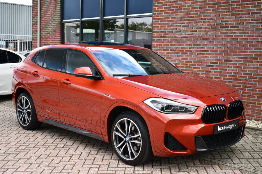 BMW X2 xDrive25e M-Sport | Pano | HUD | Sunset orange | 19 inch | Camera
