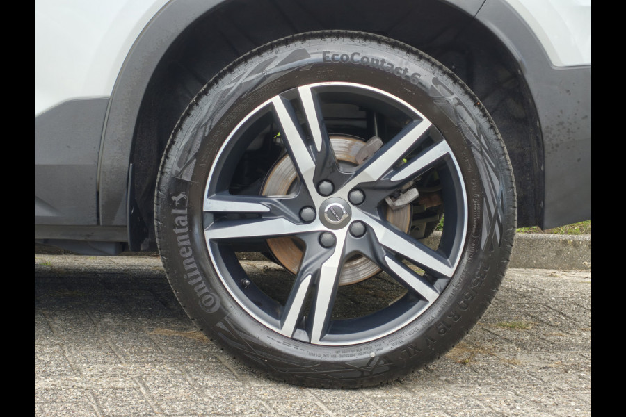 Volvo XC40 T5 262PK Plug-in Hybrid R-Design | BLIS | Pano | H&K | Stoel/stuur Verwarm. | Elektr. stoelen/Kofferklep |