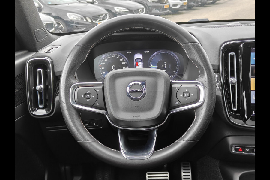 Volvo XC40 T5 262PK Plug-in Hybrid R-Design | BLIS | Pano | H&K | Stoel/stuur Verwarm. | Elektr. stoelen/Kofferklep |