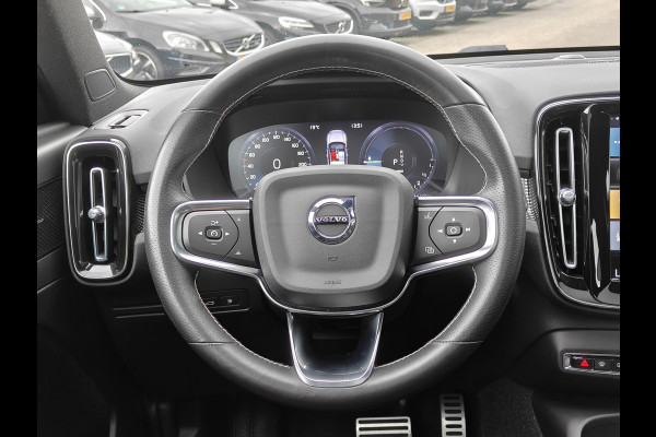 Volvo XC40 T5 262PK Plug-in Hybrid R-Design | BLIS | Pano | H&K | Stoel/stuur Verwarm. | Elektr. stoelen/Kofferklep |