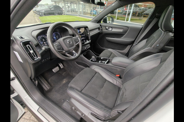 Volvo XC40 T5 262PK Plug-in Hybrid R-Design | BLIS | Pano | H&K | Stoel/stuur Verwarm. | Elektr. stoelen/Kofferklep |