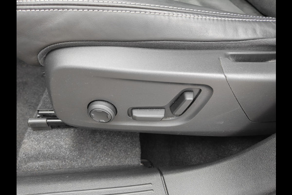 Volvo XC40 T5 262PK Plug-in Hybrid R-Design | BLIS | Pano | H&K | Stoel/stuur Verwarm. | Elektr. stoelen/Kofferklep |