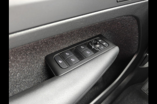 Volvo XC40 T5 262PK Plug-in Hybrid R-Design | BLIS | Pano | H&K | Stoel/stuur Verwarm. | Elektr. stoelen/Kofferklep |