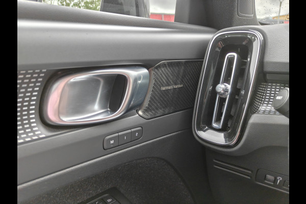 Volvo XC40 T5 262PK Plug-in Hybrid R-Design | BLIS | Pano | H&K | Stoel/stuur Verwarm. | Elektr. stoelen/Kofferklep |