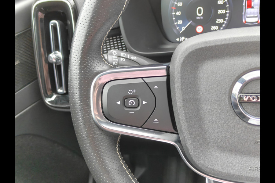 Volvo XC40 T5 262PK Plug-in Hybrid R-Design | BLIS | Pano | H&K | Stoel/stuur Verwarm. | Elektr. stoelen/Kofferklep |