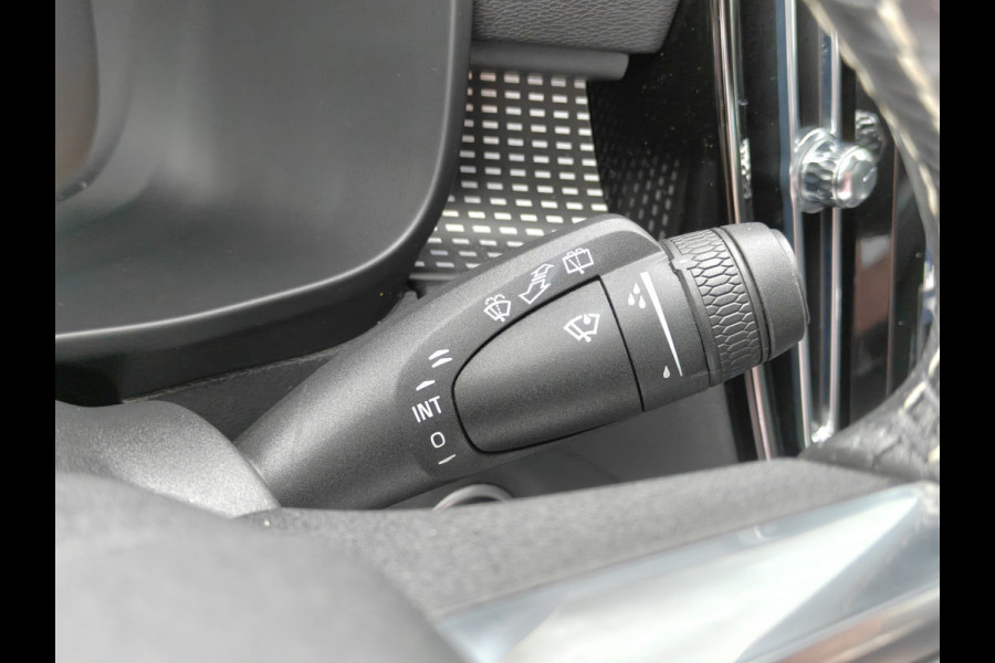Volvo XC40 T5 262PK Plug-in Hybrid R-Design | BLIS | Pano | H&K | Stoel/stuur Verwarm. | Elektr. stoelen/Kofferklep |