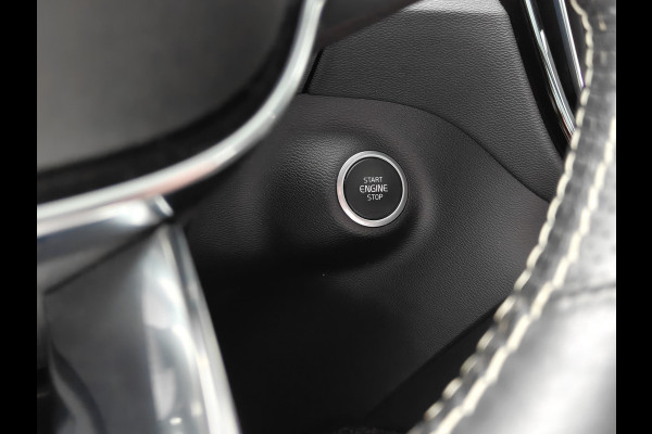 Volvo XC40 T5 262PK Plug-in Hybrid R-Design | BLIS | Pano | H&K | Stoel/stuur Verwarm. | Elektr. stoelen/Kofferklep |