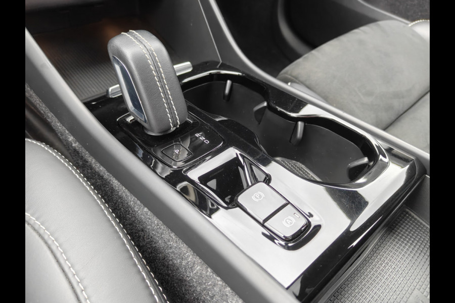 Volvo XC40 T5 262PK Plug-in Hybrid R-Design | BLIS | Pano | H&K | Stoel/stuur Verwarm. | Elektr. stoelen/Kofferklep |