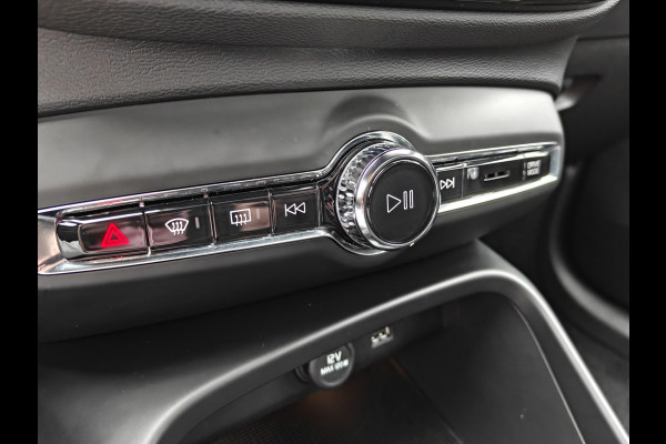 Volvo XC40 T5 262PK Plug-in Hybrid R-Design | BLIS | Pano | H&K | Stoel/stuur Verwarm. | Elektr. stoelen/Kofferklep |