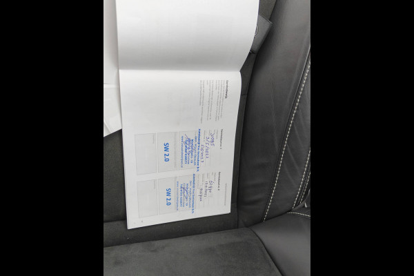 Volvo XC40 T5 262PK Plug-in Hybrid R-Design | BLIS | Pano | H&K | Stoel/stuur Verwarm. | Elektr. stoelen/Kofferklep |