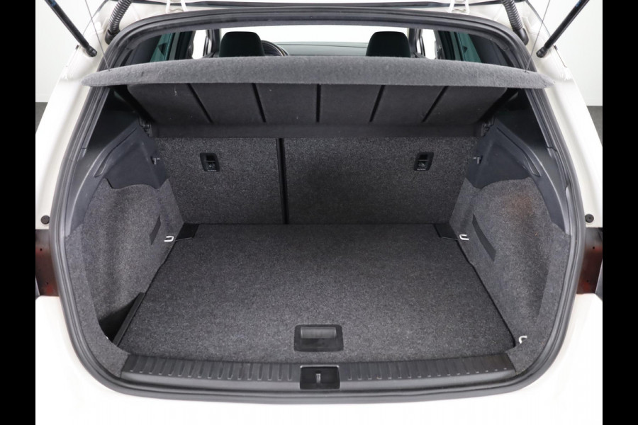 Seat Arona 1.0 TSI Xcellence Launch Edition 116pk | Navigatie | Climatronic | 17 inch lichtmetalen velgen | Parkeersensoren achter | Verwarmbare voorstoelen