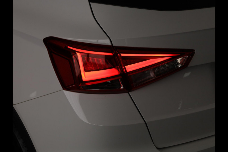 Seat Arona 1.0 TSI Xcellence Launch Edition 116pk | Navigatie | Climatronic | 17 inch lichtmetalen velgen | Parkeersensoren achter | Verwarmbare voorstoelen