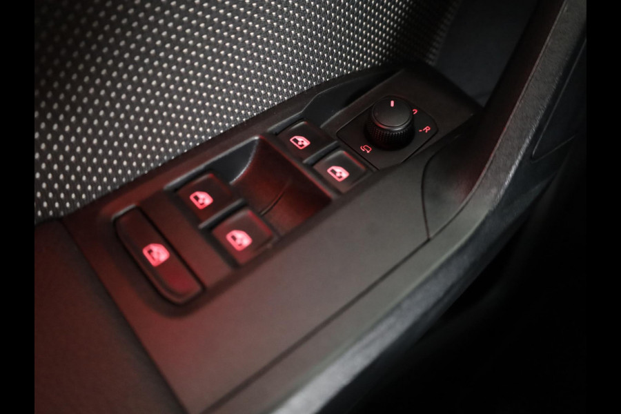 Seat Arona 1.0 TSI Xcellence Launch Edition 116pk | Navigatie | Climatronic | 17 inch lichtmetalen velgen | Parkeersensoren achter | Verwarmbare voorstoelen