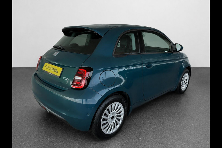 Fiat 500E 42 kWh Navigatie by Apple Carplay Android Auto camera Parkeersensoren rondom Dodehoekdetectie Cruise Control Stoelverwarming Keyless Entry Climate Control