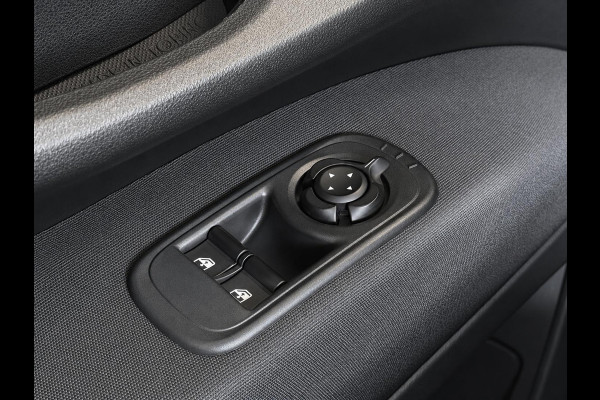 Fiat 500E 42 kWh Navigatie by Apple Carplay Android Auto camera Parkeersensoren rondom Dodehoekdetectie Cruise Control Stoelverwarming Keyless Entry Climate Control