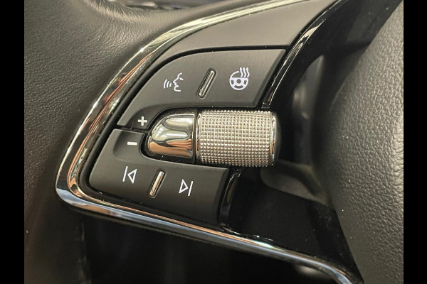 Škoda Superb Combi 1.4 TSI iV Business Edition PHEV Automaat Navigatie Stoelverwarming Voor en Achter Draadloze Telefoonlader Stuurverwarming Cruise Control Elektrisch Verstelbare Stoelen Apple CarPlay