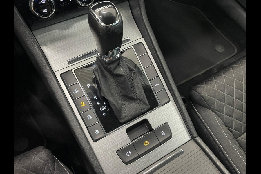 Škoda Superb Combi 1.4 TSI iV Business Edition PHEV Automaat Navigatie Stoelverwarming Voor en Achter Draadloze Telefoonlader Stuurverwarming Cruise Control Elektrisch Verstelbare Stoelen Apple CarPlay