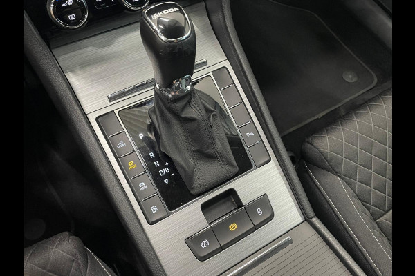 Škoda Superb Combi 1.4 TSI iV Business Edition PHEV Automaat Navigatie Stoelverwarming Voor en Achter Draadloze Telefoonlader Stuurverwarming Cruise Control Elektrisch Verstelbare Stoelen Apple CarPlay