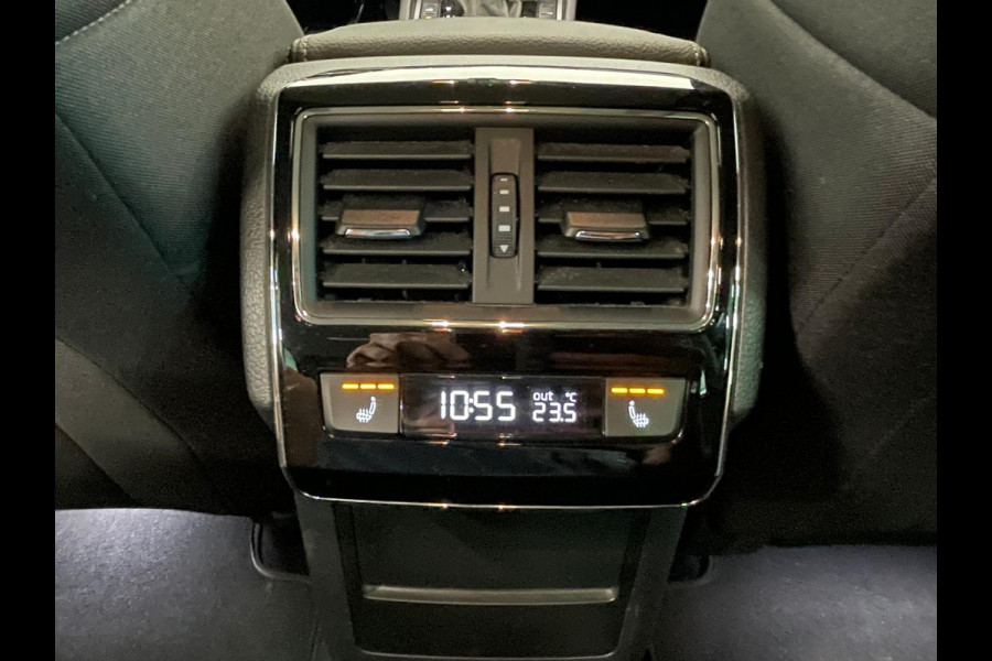 Škoda Superb Combi 1.4 TSI iV Business Edition PHEV Automaat Navigatie Stoelverwarming Voor en Achter Draadloze Telefoonlader Stuurverwarming Cruise Control Elektrisch Verstelbare Stoelen Apple CarPlay