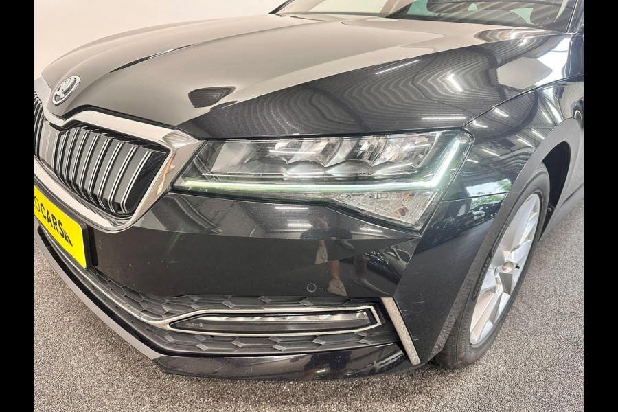 Škoda Superb Combi 1.4 TSI iV Business Edition PHEV Automaat Navigatie Stoelverwarming Voor en Achter Draadloze Telefoonlader Stuurverwarming Cruise Control Elektrisch Verstelbare Stoelen Apple CarPlay