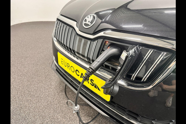 Škoda Superb Combi 1.4 TSI iV Business Edition PHEV Automaat Navigatie Stoelverwarming Voor en Achter Draadloze Telefoonlader Stuurverwarming Cruise Control Elektrisch Verstelbare Stoelen Apple CarPlay