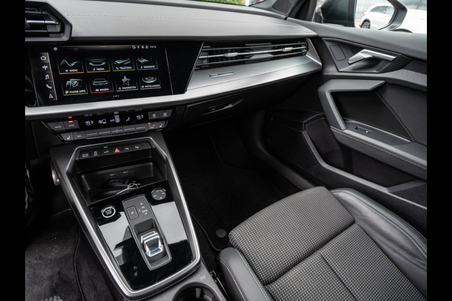 Audi A3 Sportback 40 TFSIe S-Line | Carplay | S-Sportstoelen | 18" LMV | LED
