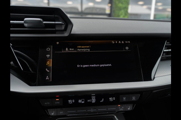 Audi A3 Sportback 40 TFSIe S-Line | Carplay | S-Sportstoelen | 18" LMV | LED