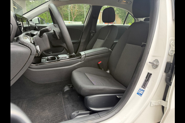 Mercedes-Benz A-Klasse 250 e /Apple CarPlay /18 inch AMG /Navigatie /Stoelverwarming