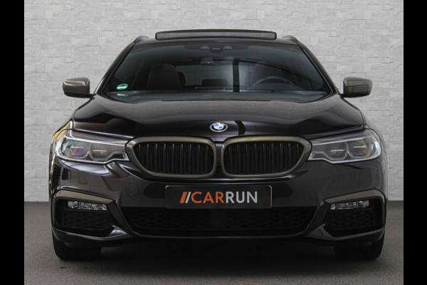 BMW 5 Serie Touring 520i M-Sport Volledig Individual | Nappa | Comfortseats | Panodak | Trekhaak 2000kg | Adapt. Led | Luchtvering niveauregeling | Display Key | Camera | Memory | 19" | Nav. Proffesional | Alarm | NL-Auto | Dealer OH | NAP | Full Service - Rijklaarprijs.